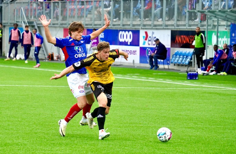 TØFF DAG: Kristoffer Harrison og resten av MFK-mannskapet fikk det tøft mot VIF på bortebane. Foto: Joakim Bekkåsen