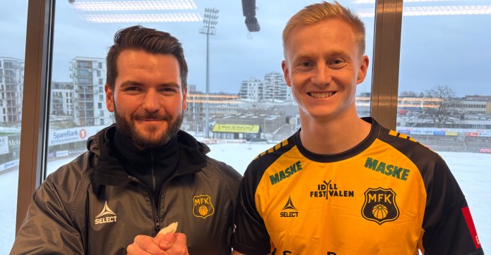 Oscar Aga har signert